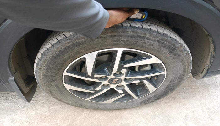 2024 Mahindra XUV400 EL Pro 39.4 KWH, Electric, Automatic, 31,331 km, tyre