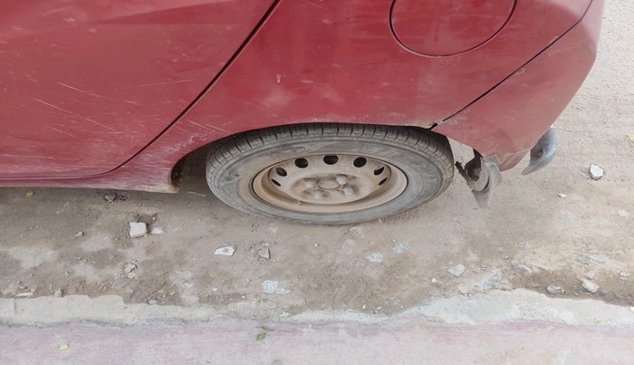 2015 Hyundai Eon ERA +, Petrol, Manual, 73,606 km, tyre