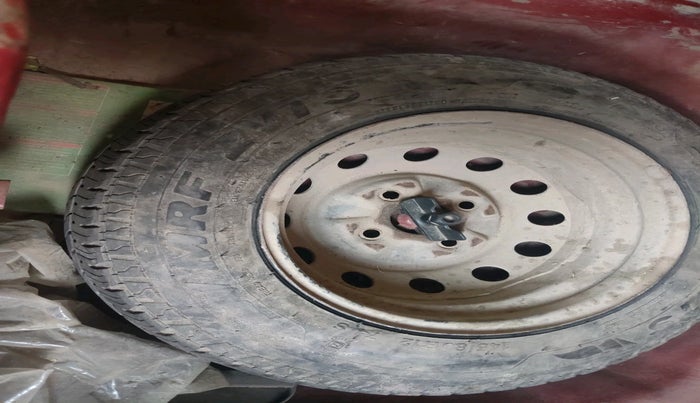 2015 Hyundai Eon ERA +, Petrol, Manual, 73,606 km, tyre