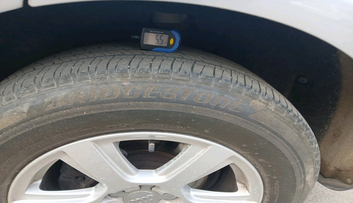 2015 Audi Q5 30 TDI PREMIUM PLUS, Diesel, Automatic, 1,22,022 km, tyre