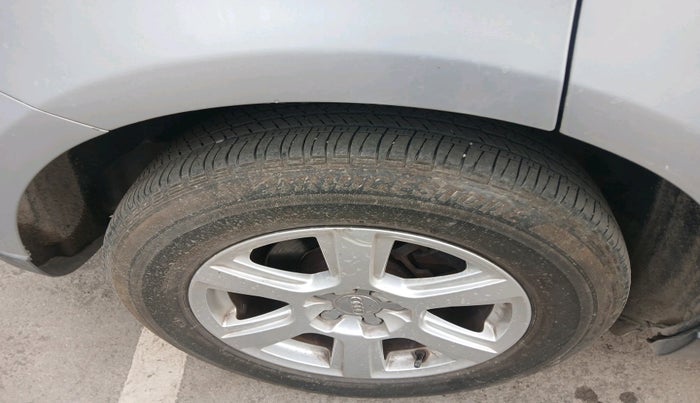 2015 Audi Q5 30 TDI PREMIUM PLUS, Diesel, Automatic, 1,22,022 km, tyre