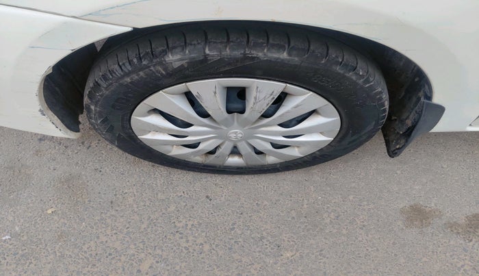 2011 Toyota Etios V, Petrol, Manual, 1,06,706 km, tyre