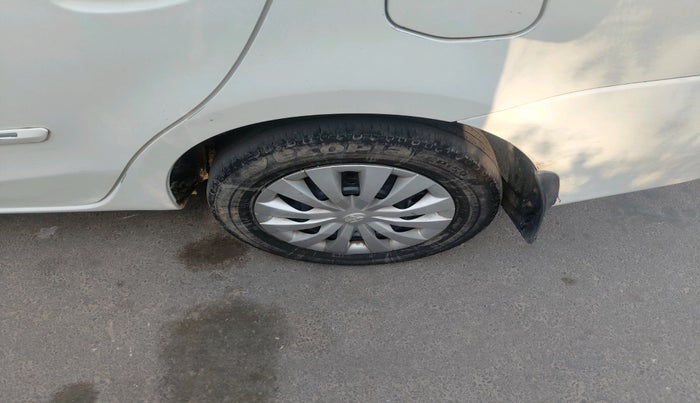 2011 Toyota Etios V, Petrol, Manual, 1,06,706 km, tyre