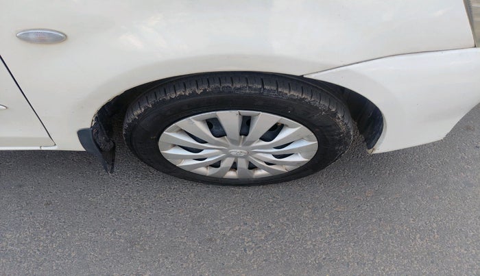 2011 Toyota Etios V, Petrol, Manual, 1,06,706 km, tyre