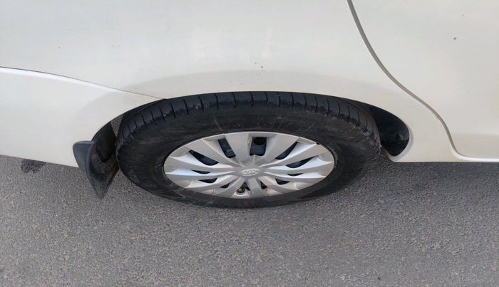 2011 Toyota Etios V, Petrol, Manual, 1,06,706 km, tyre