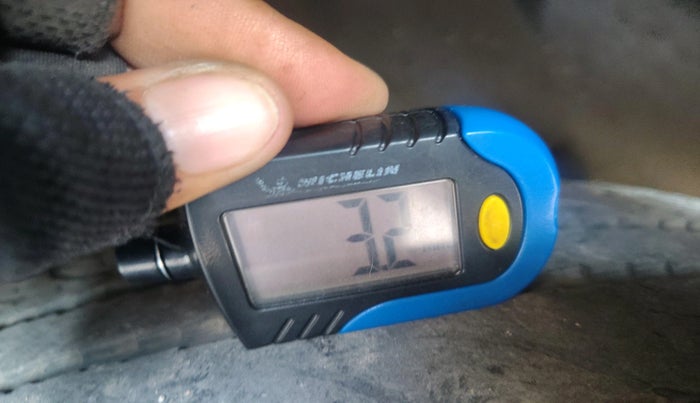 2014 Mahindra XUV500 W6, Diesel, Manual, 1,27,849 km, tyre