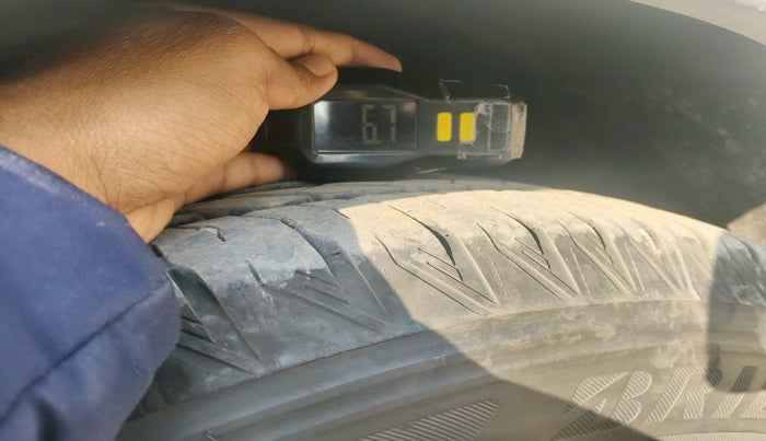 2022 Mahindra XUV700 AX 7 LUXURY D AT 7 STR, Diesel, Automatic, 1,20,090 km, tyre