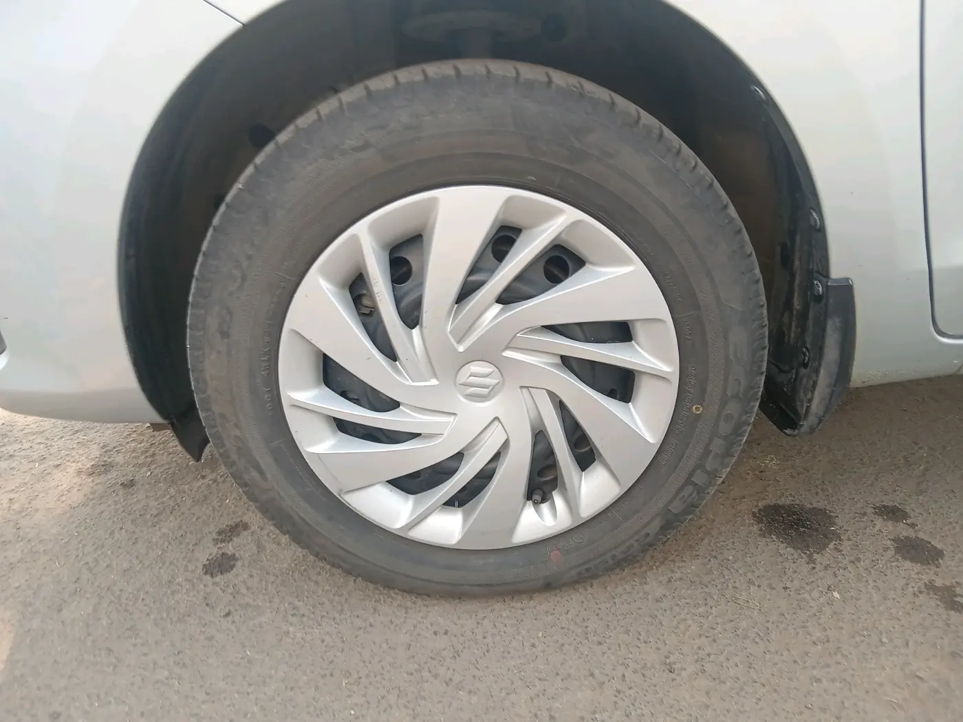 2023 Maruti Ertiga VXI SHVS, Petrol, Manual, 17,500 km, tyre