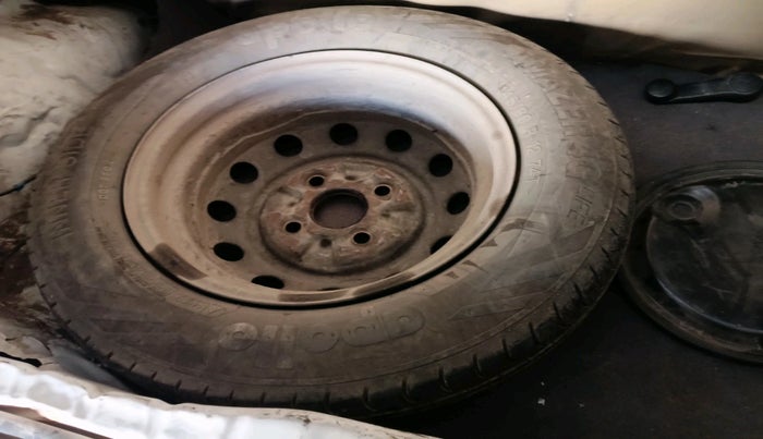 2014 Hyundai Eon ERA + LPG, Petrol, Manual, 89,088 km, tyre