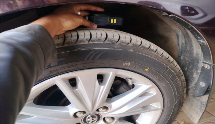 2016 Toyota Innova Crysta 2.4 ZX 7 STR, Diesel, Manual, 1,26,473 km, tyre