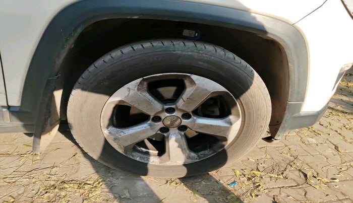 2018 Jeep Compass LONGITUDE (O) 2.0 DIESEL, Diesel, Manual, 1,35,585 km, tyre