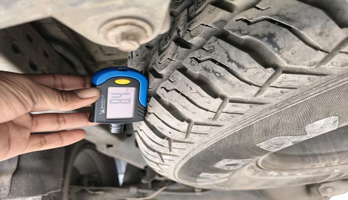 2018 Ford Endeavour TITANIUM 2.2 4X2 AT, Diesel, Automatic, 1,65,601 km, tyre