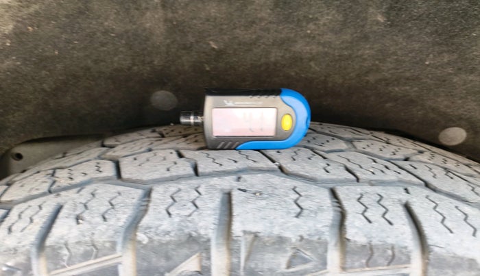 2018 Ford Endeavour TITANIUM 2.2 4X2 AT, Diesel, Automatic, 1,65,601 km, tyre