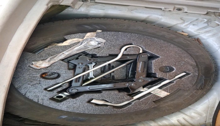 2022 Mahindra XUV300 W6 1.5 Sunroof Diesel, Diesel, Manual, 1,01,009 km, tyre