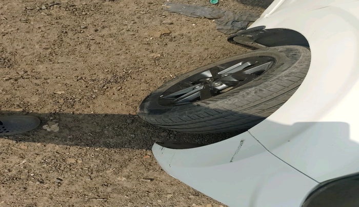 2020 Hyundai GRAND I10 NIOS SPORTZ 1.2 KAPPA VTVT CNG, Petrol, Manual, 1,23,526 km, tyre