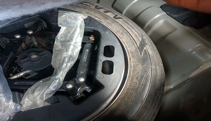 2017 Mahindra KUV 100 NXT K8 P 6 STR, Petrol, Manual, 54,656 km, tyre