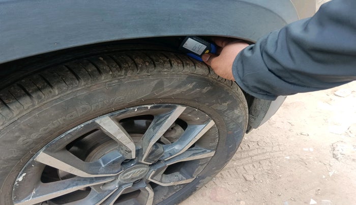 2017 Mahindra KUV 100 NXT K8 P 6 STR, Petrol, Manual, 54,656 km, tyre