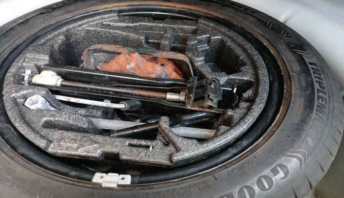 2011 Skoda Superb ELEGANCE 1.8 TSI AT, Petrol, Automatic, 96,523 km, tyre