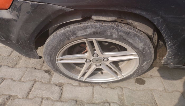 2016 Toyota Etios CROSS 1.2 G, Petrol, Manual, 93,640 km, tyre