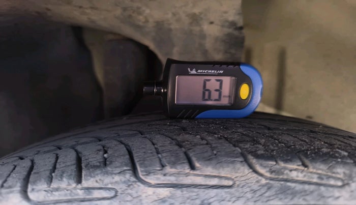 2011 Ford Figo TITANIUM 1.4 DIESEL, Diesel, Manual, 1,78,003 km, tyre