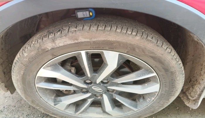 2021 Mahindra XUV300 W8 (O) 1.5 DIESEL AMT, Diesel, Automatic, 1,38,214 km, tyre