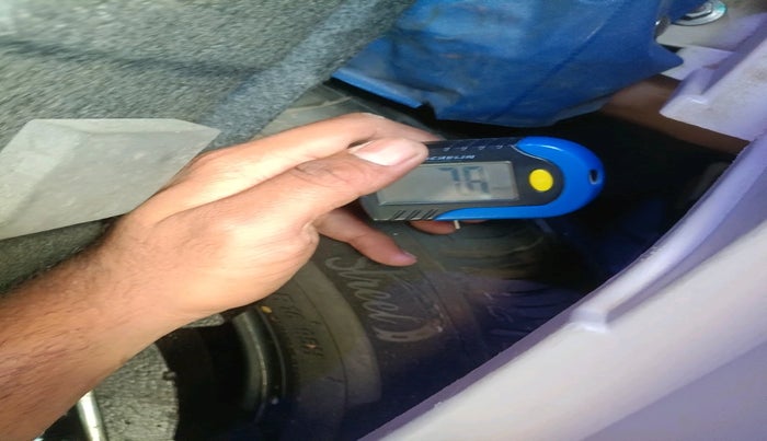 2021 Mahindra XUV300 W8 (O) 1.5 DIESEL AMT, Diesel, Automatic, 1,38,214 km, tyre