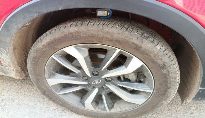 2021 Mahindra XUV300 W8 (O) 1.5 DIESEL AMT, Diesel, Automatic, 1,38,214 km, tyre