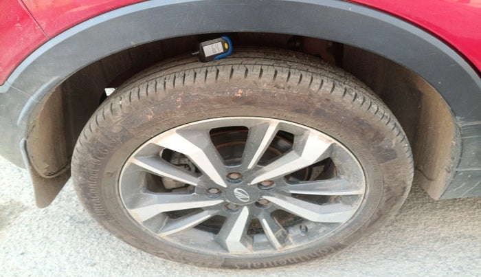 2021 Mahindra XUV300 W8 (O) 1.5 DIESEL AMT, Diesel, Automatic, 1,38,214 km, tyre