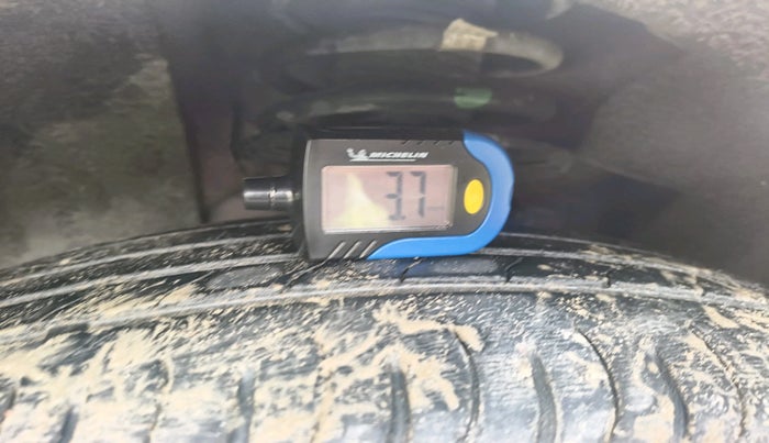 2021 Mahindra XUV700 AX 7 LUXURY P AT 7 STR, Petrol, Automatic, 35,569 km, tyre