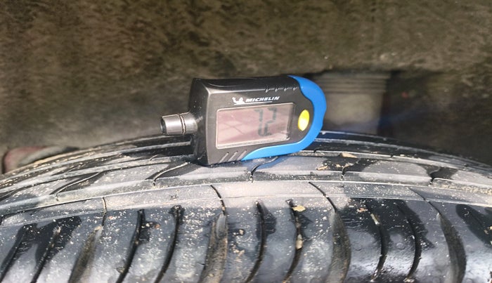 2021 Mahindra XUV700 AX 7 LUXURY P AT 7 STR, Petrol, Automatic, 35,569 km, tyre