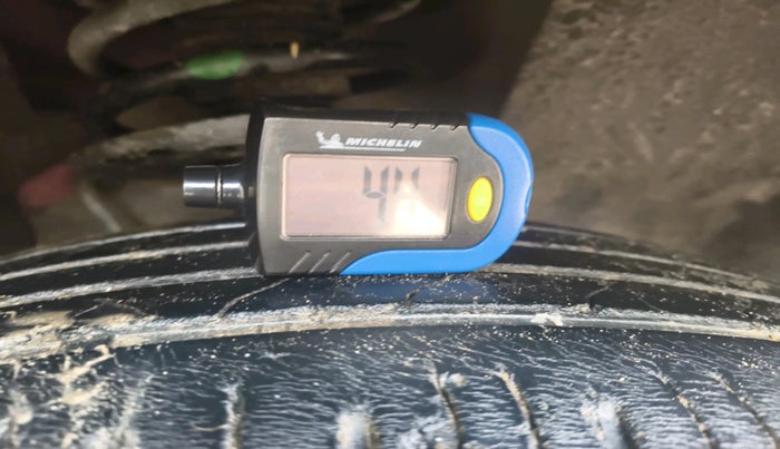 2021 Mahindra XUV700 AX 7 LUXURY P AT 7 STR, Petrol, Automatic, 35,569 km, tyre