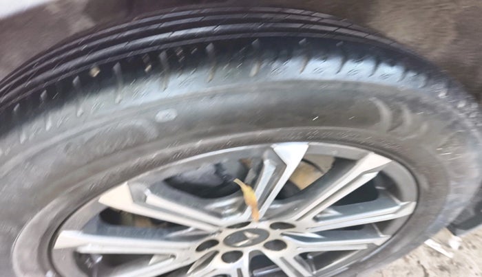 2021 Mahindra XUV700 AX 7 LUXURY P AT 7 STR, Petrol, Automatic, 35,569 km, tyre