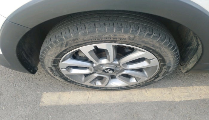 2018 Hyundai i20 Active 1.2 SX, Petrol, Manual, 26,461 km, tyre