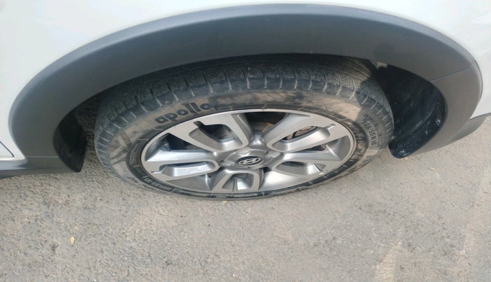 2018 Hyundai i20 Active 1.2 SX, Petrol, Manual, 26,461 km, tyre