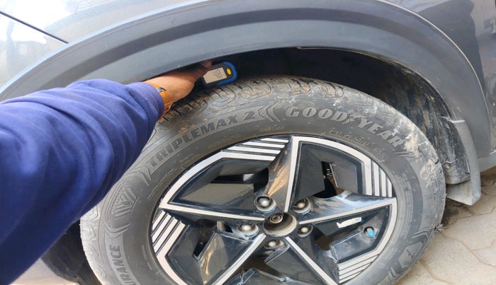 2023 Tata NEXON FEARLESS SUNROOF AMT DUAL TONE 1.5 DIESEL, Diesel, Automatic, 43,398 km, tyre