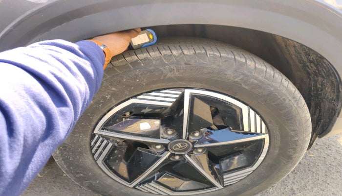 2023 Tata NEXON FEARLESS SUNROOF AMT DUAL TONE 1.5 DIESEL, Diesel, Automatic, 43,398 km, tyre