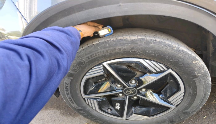 2023 Tata NEXON FEARLESS SUNROOF AMT DUAL TONE 1.5 DIESEL, Diesel, Automatic, 43,398 km, tyre