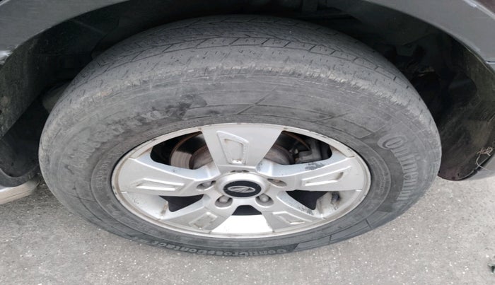 2013 Mahindra XUV500 W8, Diesel, Manual, 2,43,028 km, tyre