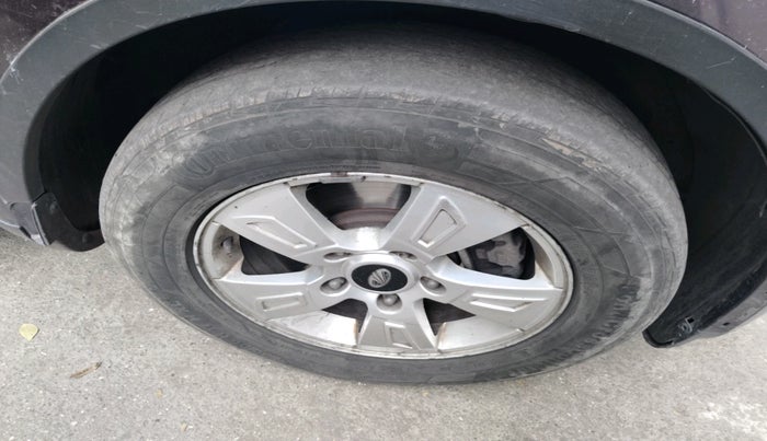 2013 Mahindra XUV500 W8, Diesel, Manual, 2,43,028 km, tyre