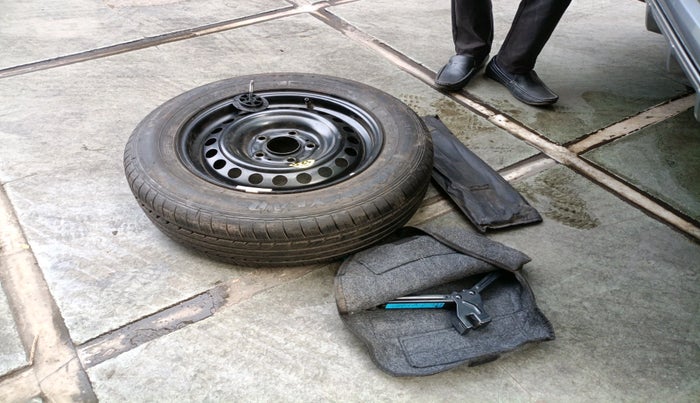 2021 KIA SONET HTX 1.5 AT, Diesel, Automatic, 68,056 km, tyre