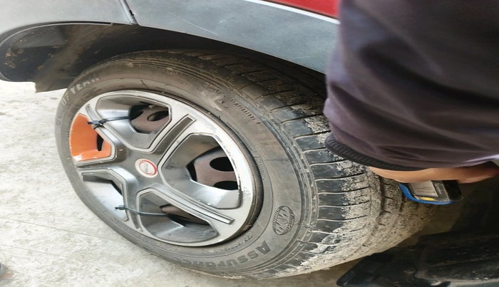 2018 Tata NEXON XM PETROL, Petrol, Manual, 34,585 km, tyre