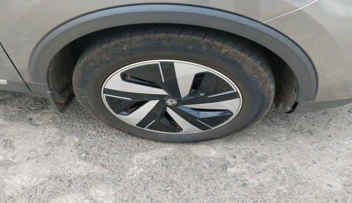 2022 MG ZS EV EXCLUSIVE, Electric, Automatic, 98,581 km, tyre