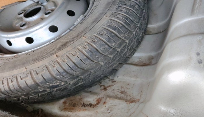 2011 Maruti Alto LXI, Petrol, Manual, 79,969 km, tyre