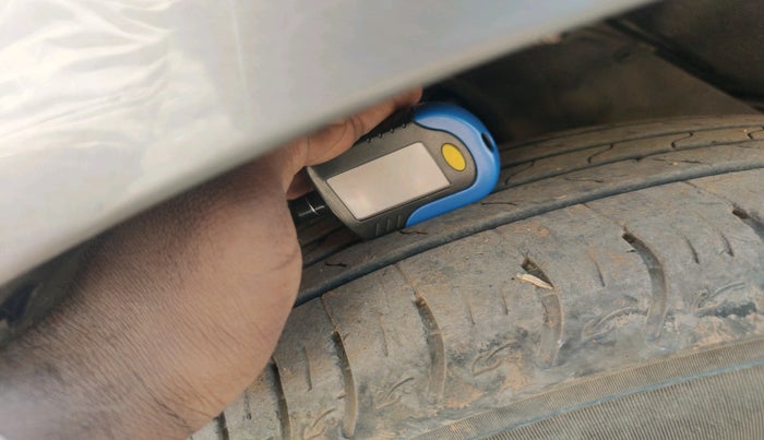 2018 Toyota Innova Crysta 2.4 VX 8 STR, Diesel, Manual, 2,56,645 km, tyre