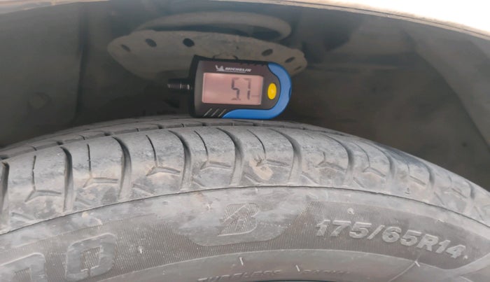 2015 Honda Amaze 1.2L I-VTEC S, Petrol, Manual, 1,49,301 km, tyre