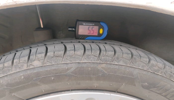 2015 Honda Amaze 1.2L I-VTEC S, Petrol, Manual, 1,49,301 km, tyre