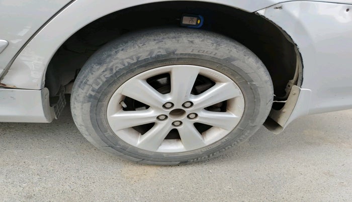 2011 Toyota Corolla Altis G DIESEL, Diesel, Manual, 1,18,724 km, tyre