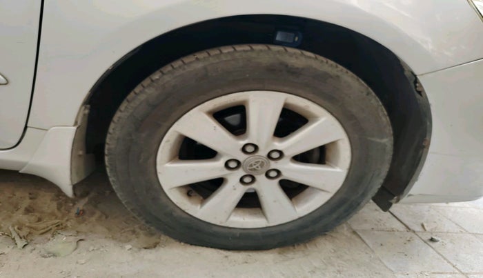 2011 Toyota Corolla Altis G DIESEL, Diesel, Manual, 1,18,724 km, tyre