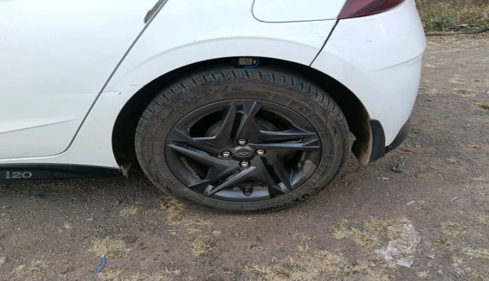 2022 Hyundai NEW I20 SPORTZ 1.2 MT, Petrol, Manual, 14,024 km, tyre