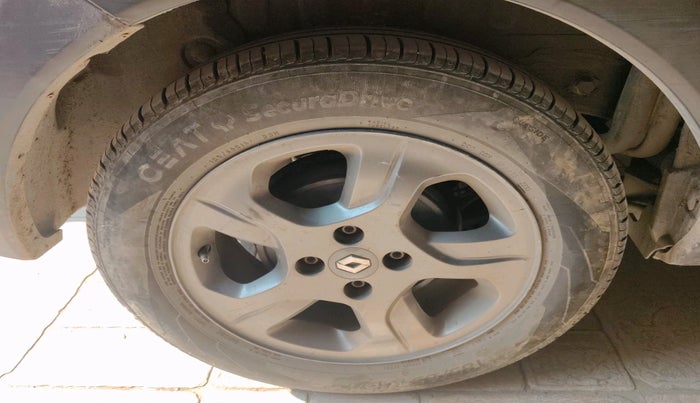 2015 Renault Lodgy 110 PS RXZ 8 STR, Diesel, Manual, 68,855 km, tyre